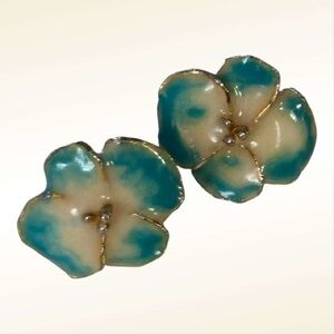 🌼VTG Enameled Flower Post Earrings
